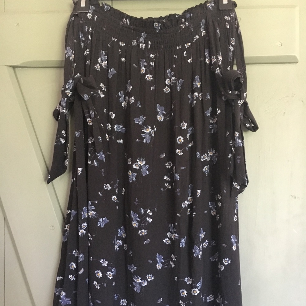 American Eagle black floral skirt